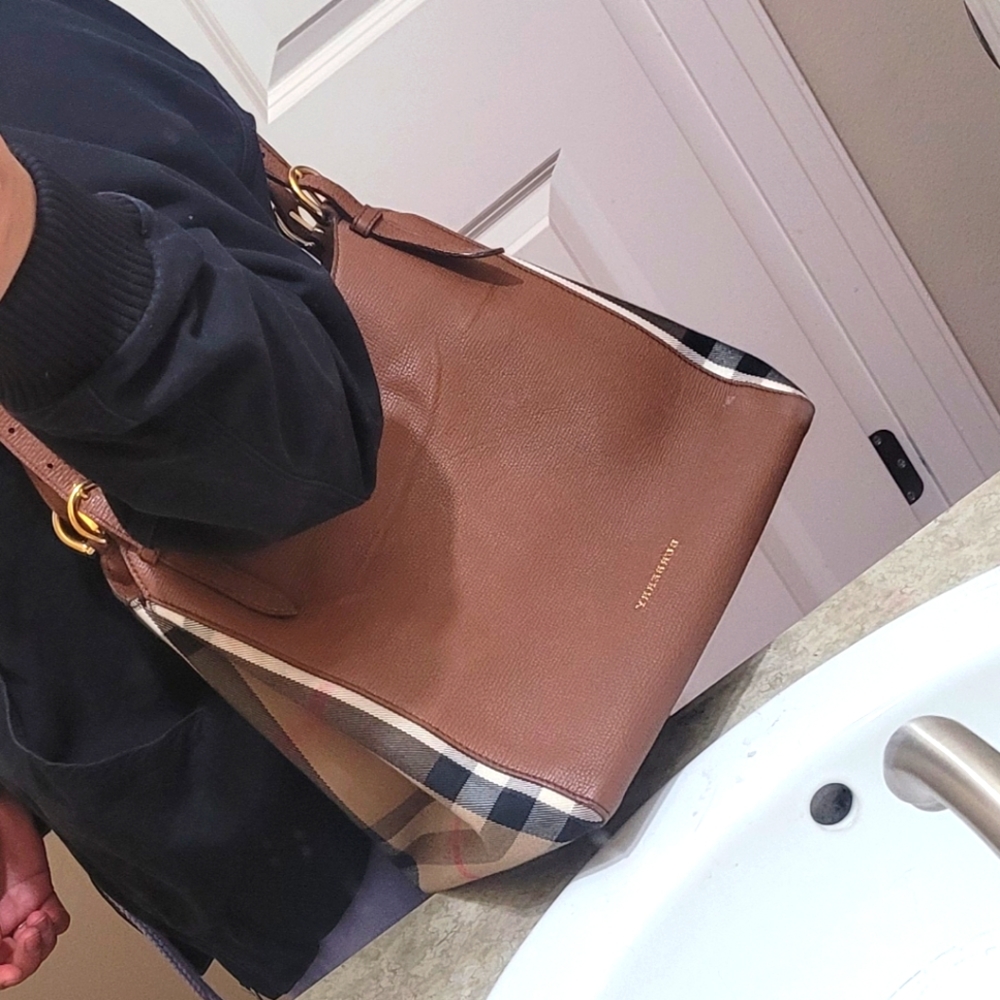 Burberry purse
